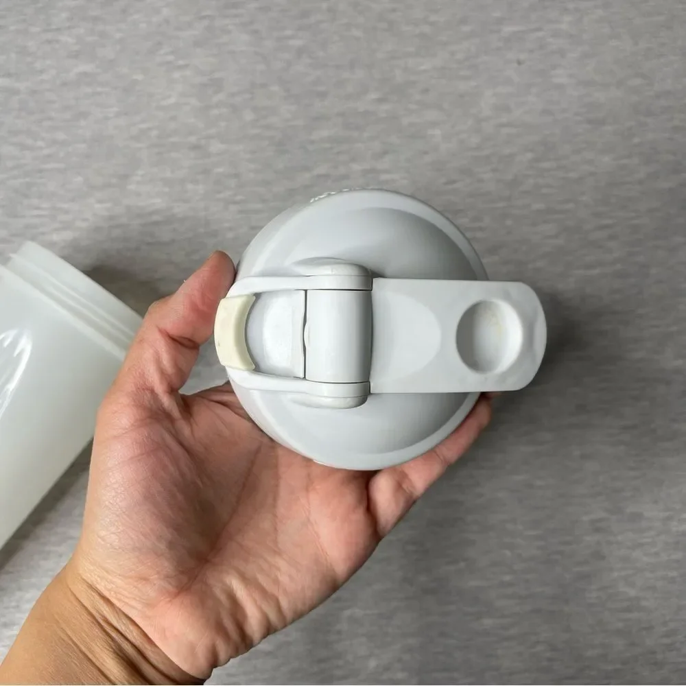 BlenderBottle Classic V2 28 Oz Shaker Bottle